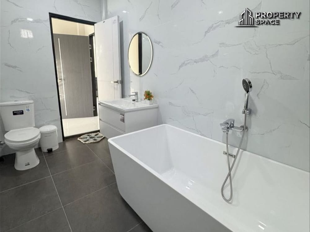 Contemporary 4-Bedroom Modern Pool Villa Near Mabprachan Lake, Pattaya – For Sale Image 13