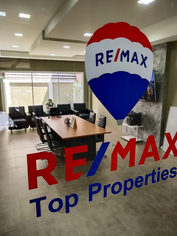 RE/MAX Top Properties Patong Beach office exterior